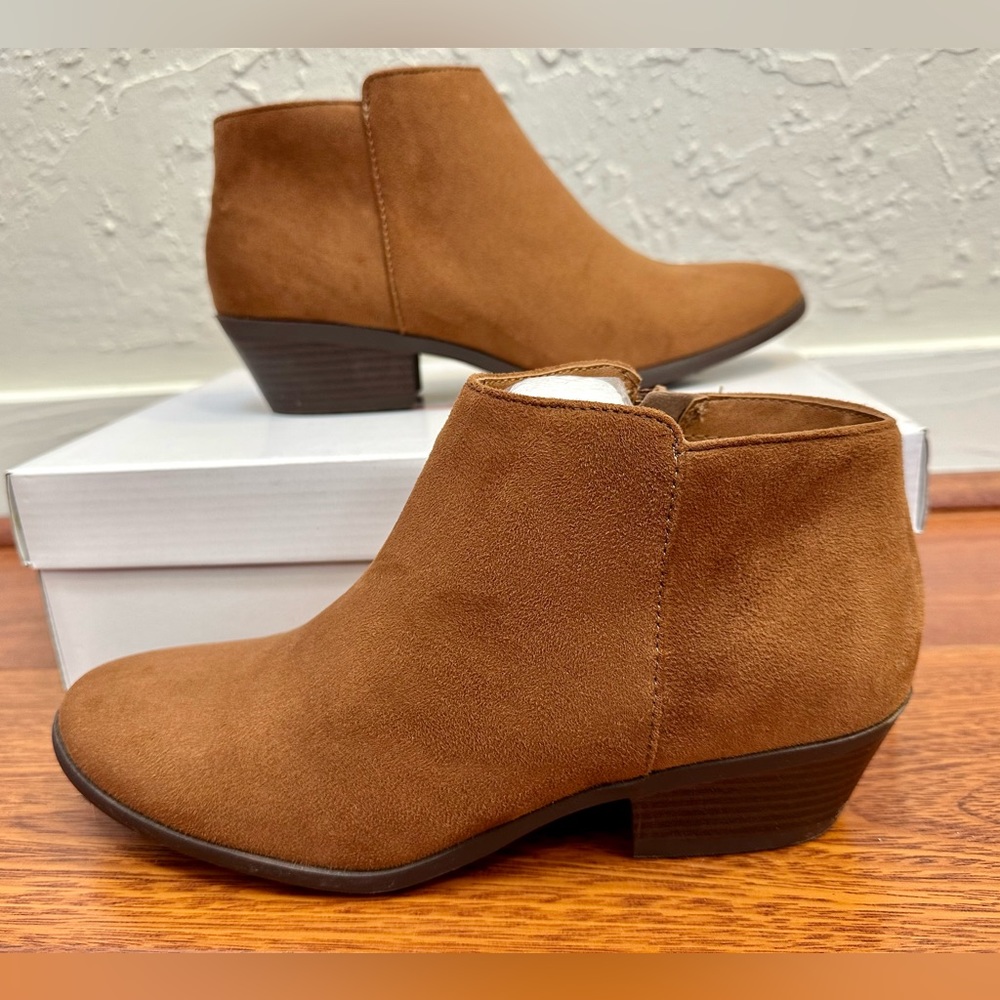Soda Women's Mug Round Toe Faux Suede Stacked Heel Western Ankle Bootie